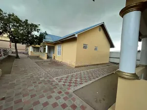 3chbre Villa dans Champ De Tir, Ngaliema à Vendre