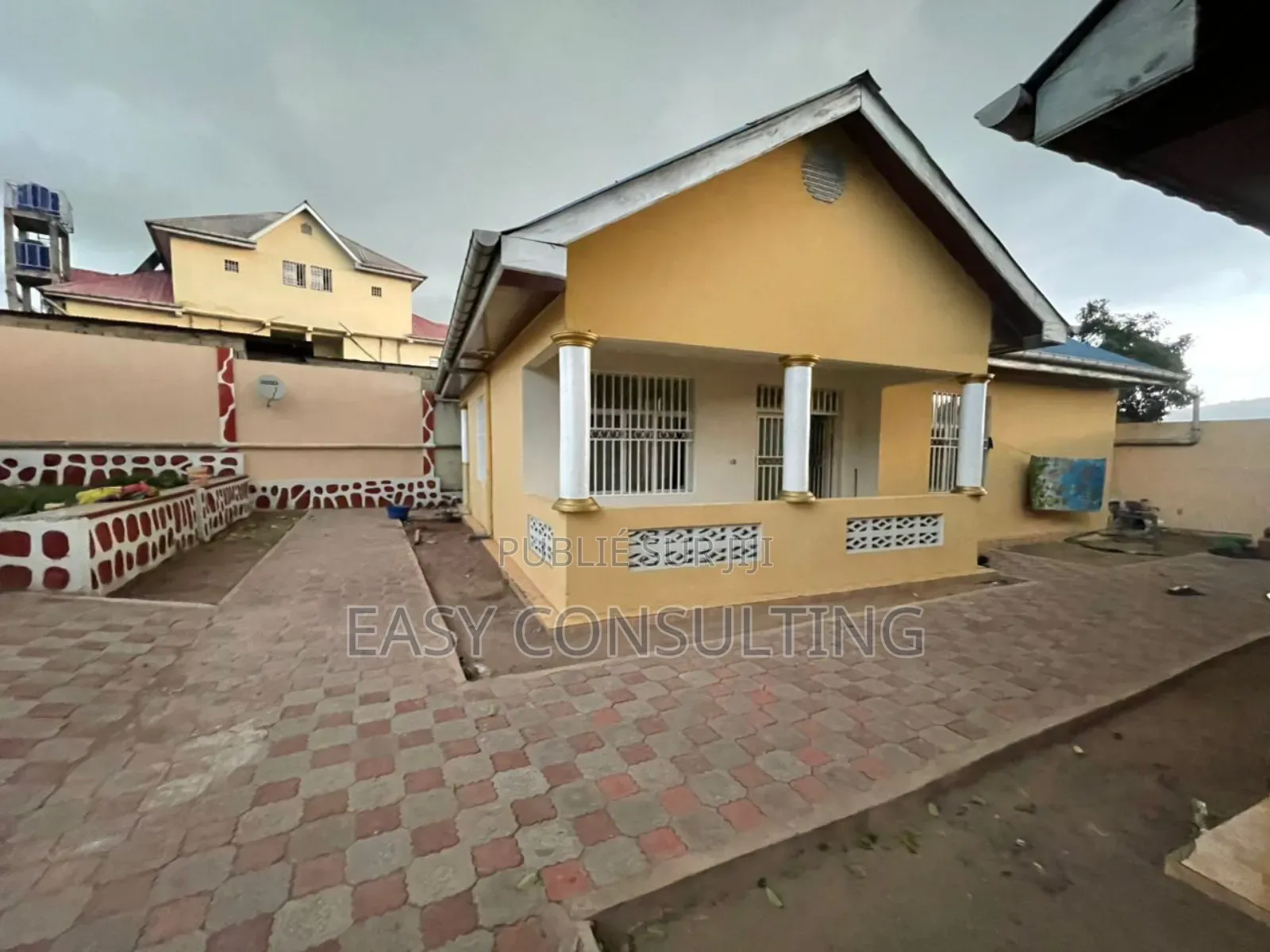 3chbre Villa dans Champ De Tir, Ngaliema à Vendre