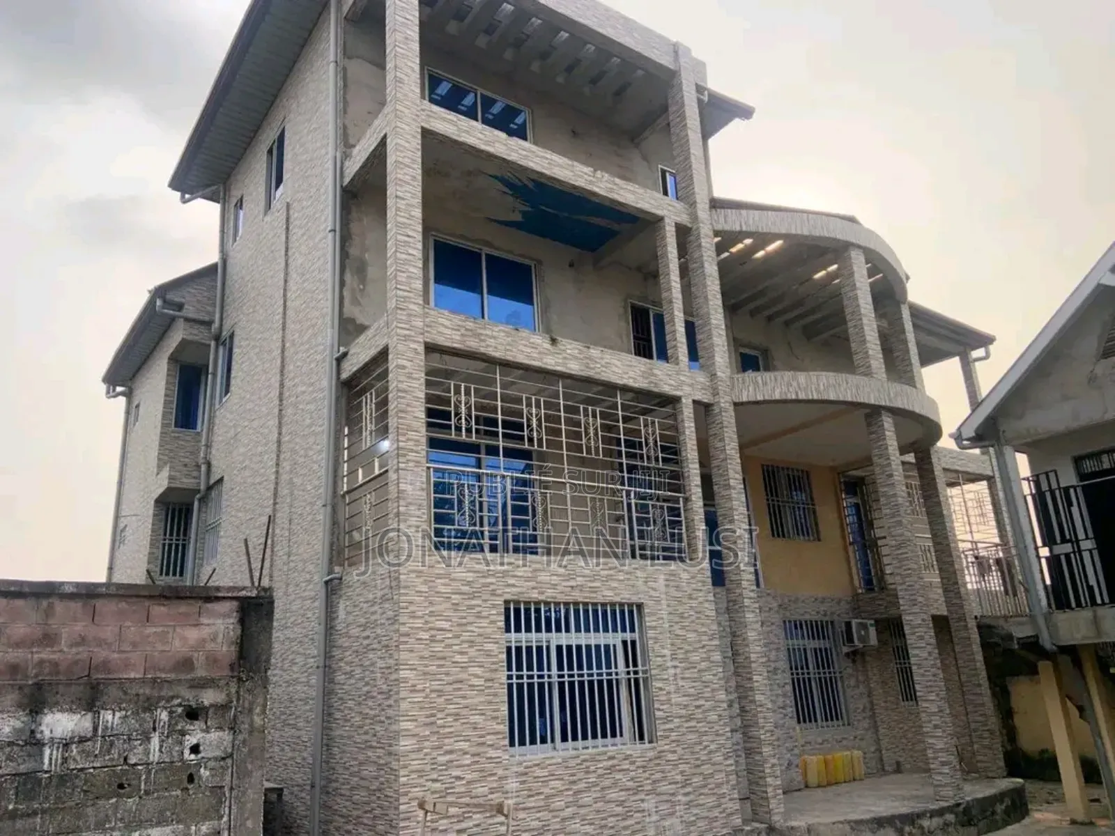 3chbre Appartement dans Ami Du Kivu, Ngaliema à Vendre