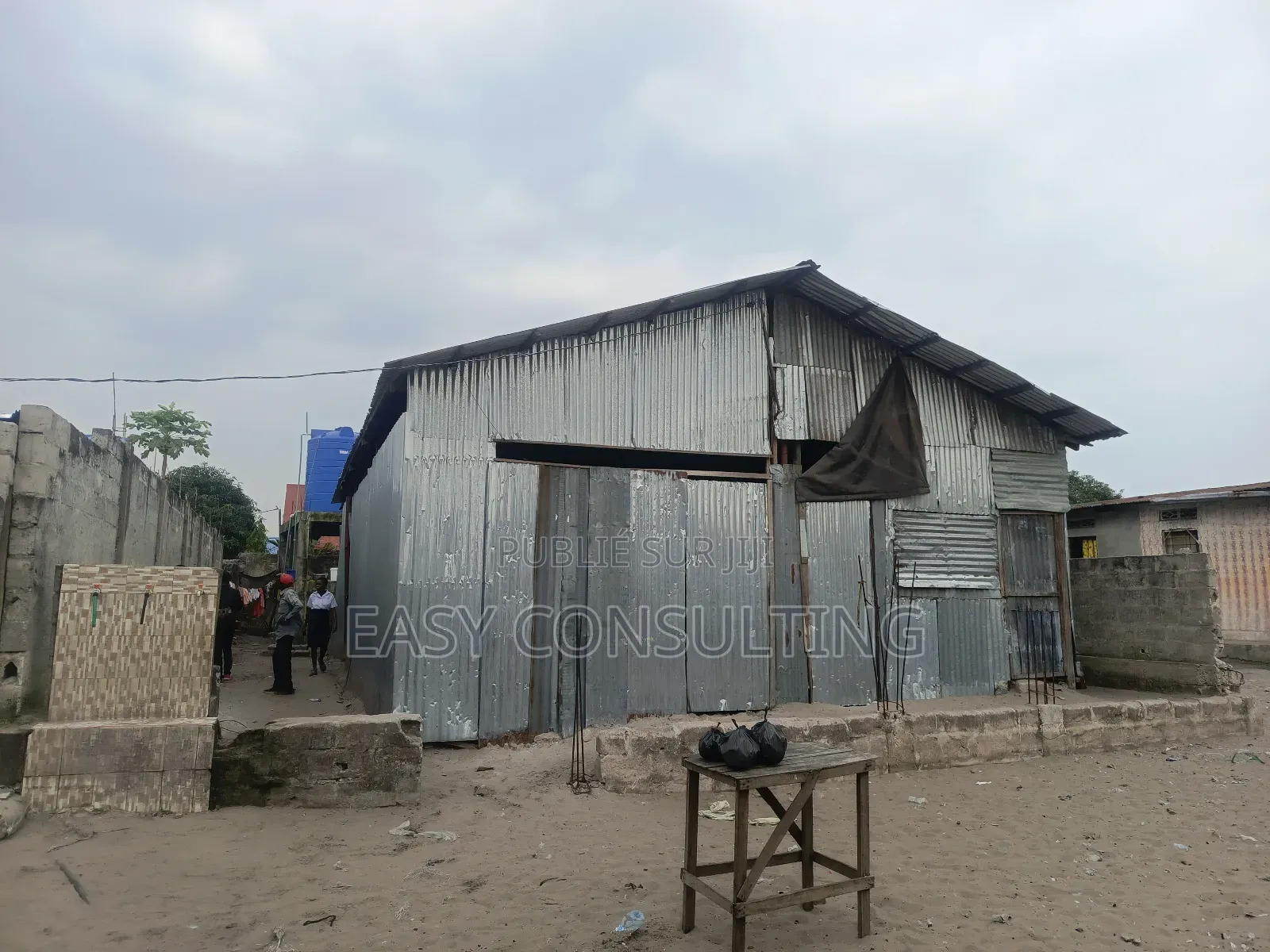 Vente D’Un Terrain Avec Forage D’Eau – Terre Jaune, N’Sele