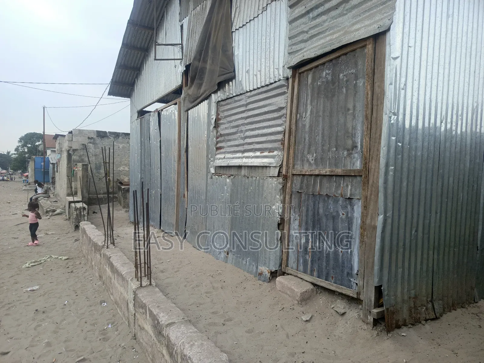 Vente D’Un Terrain Avec Forage D’Eau – Terre Jaune, N’Sele