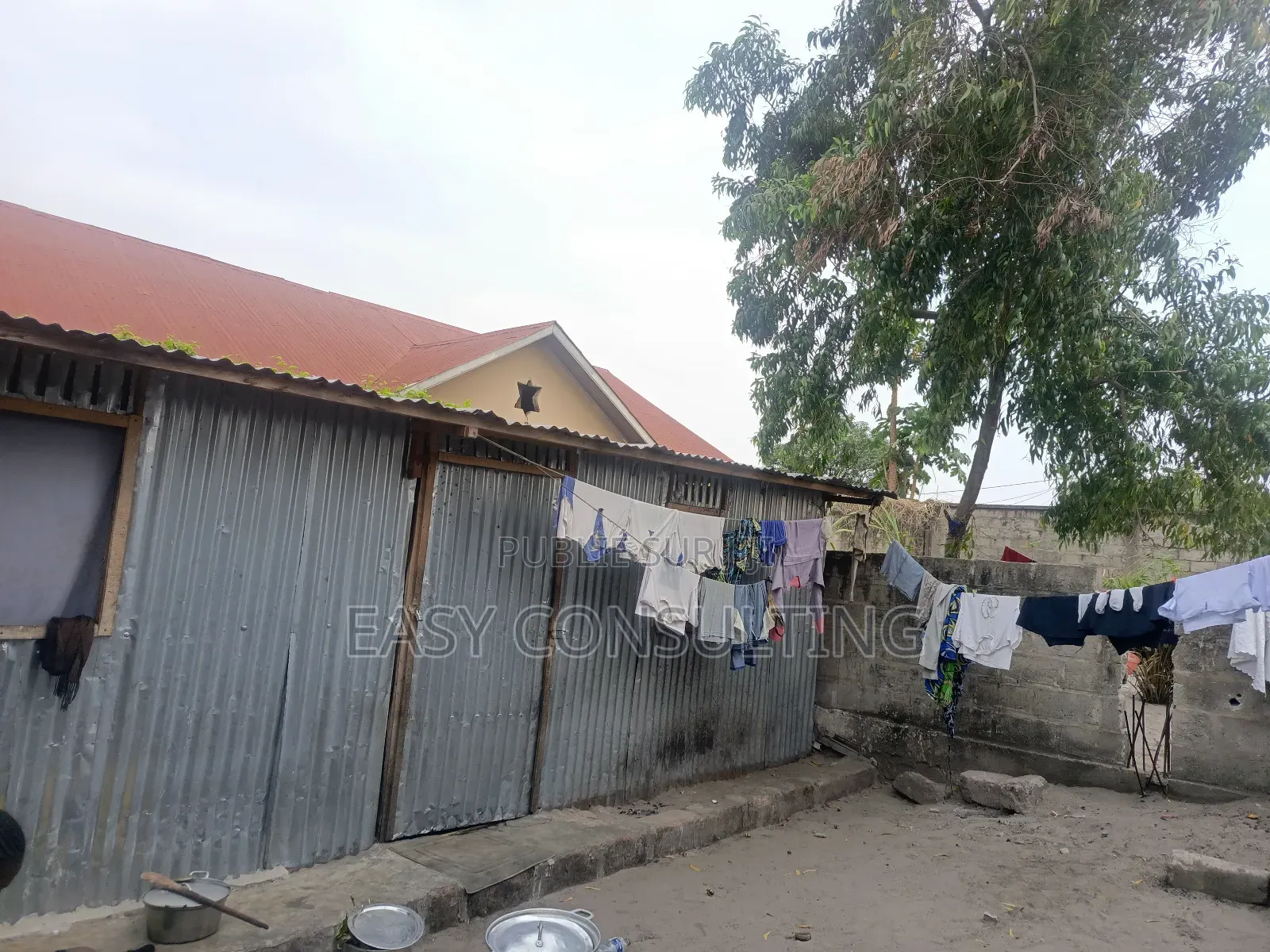 Vente D’Un Terrain Avec Forage D’Eau – Terre Jaune, N’Sele