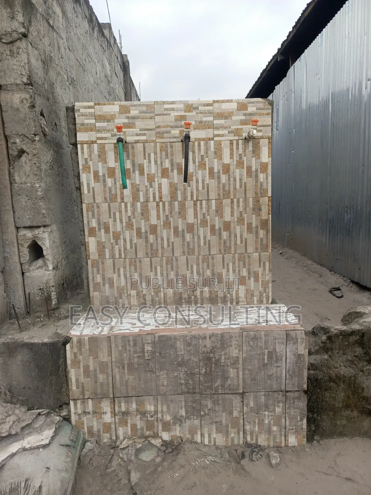 Vente D’Un Terrain Avec Forage D’Eau – Terre Jaune, N’Sele