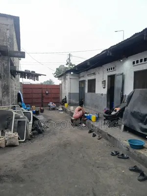 2chbre Villa dans Blvd Kimbuta, Ndjili à Vendre