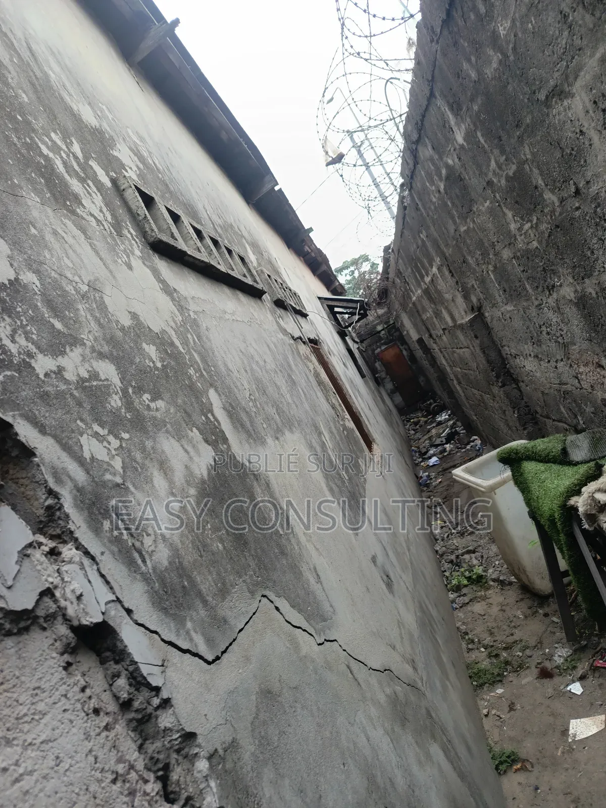 2chbre Villa dans Blvd Kimbuta, Ndjili à Vendre