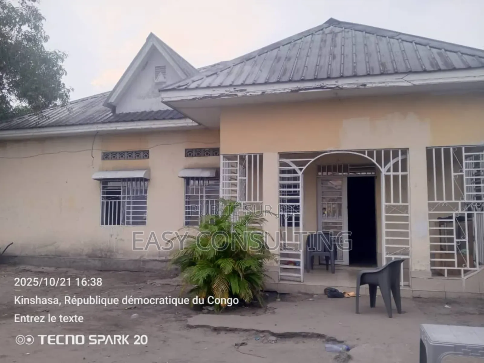 4chbre Villa dans Esplanade, Nsele à Vendre