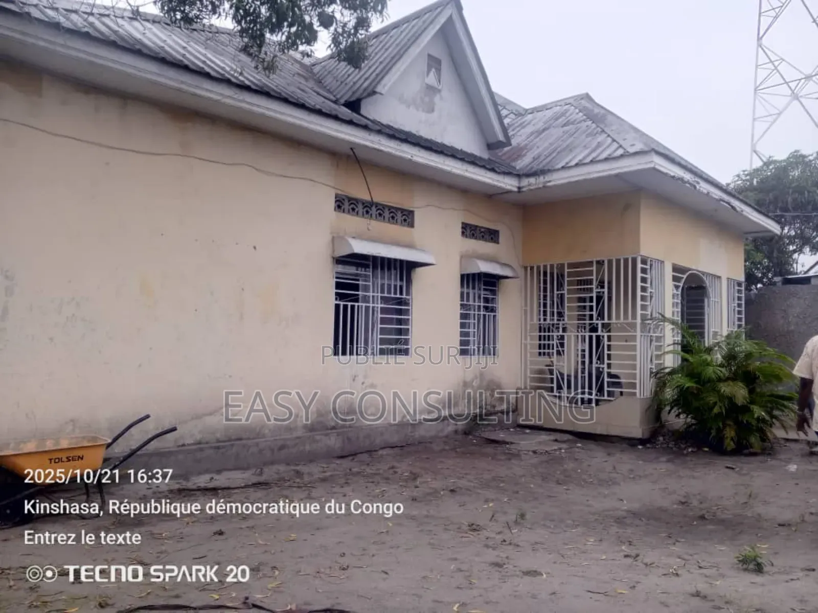 4chbre Villa dans Esplanade, Nsele à Vendre