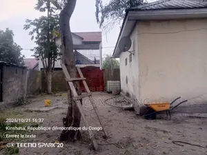 4chbre Villa dans Esplanade, Nsele à Vendre