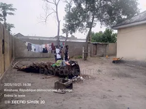 4chbre Villa dans Esplanade, Nsele à Vendre