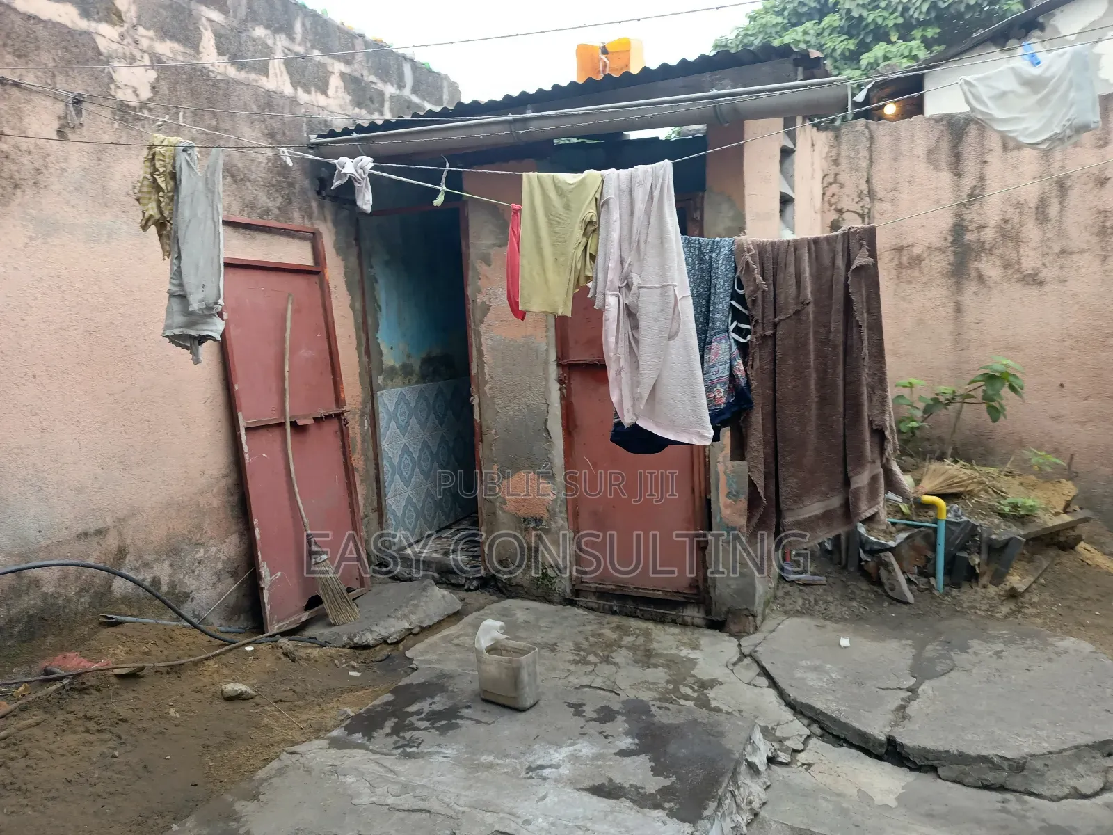 4chbre Villa dans Esplanade, Nsele à Vendre