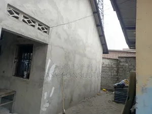 2chbre Villa dans Esplanade, Nsele à Vendre