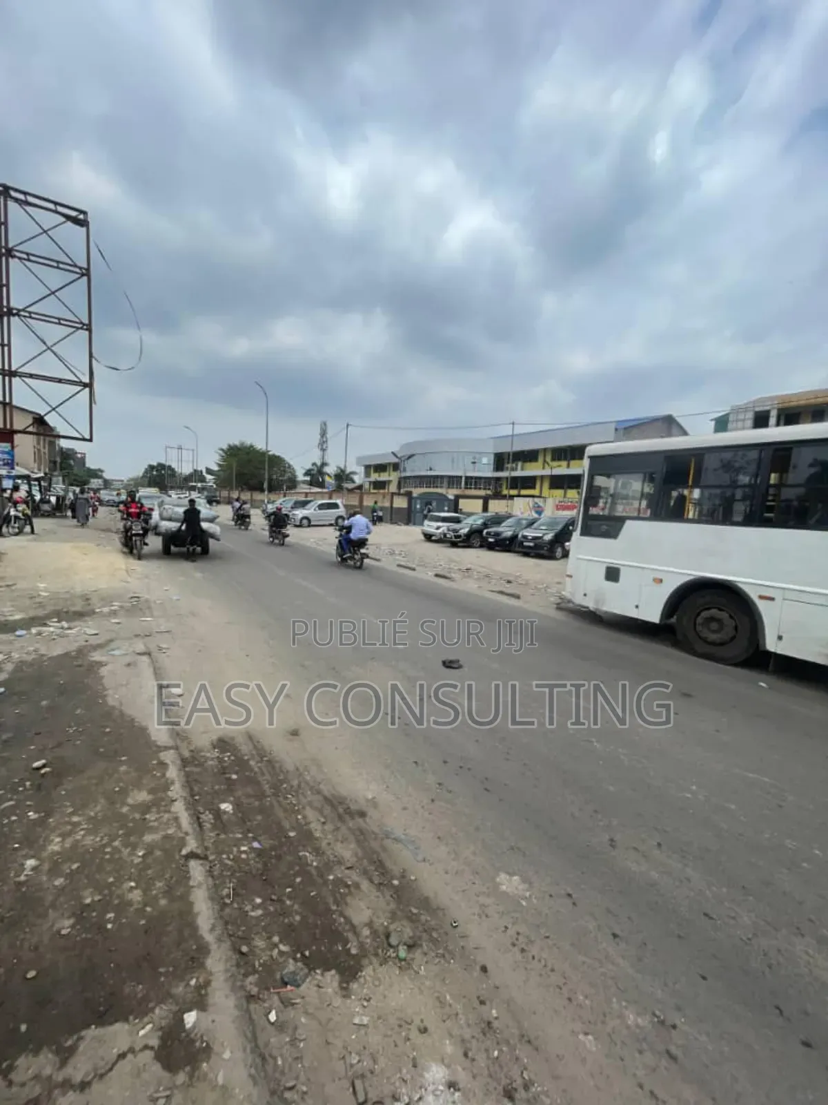 Parcelle Stratégique À Vendre Sur Macadam – Kalamu, Quartier 20 Mai