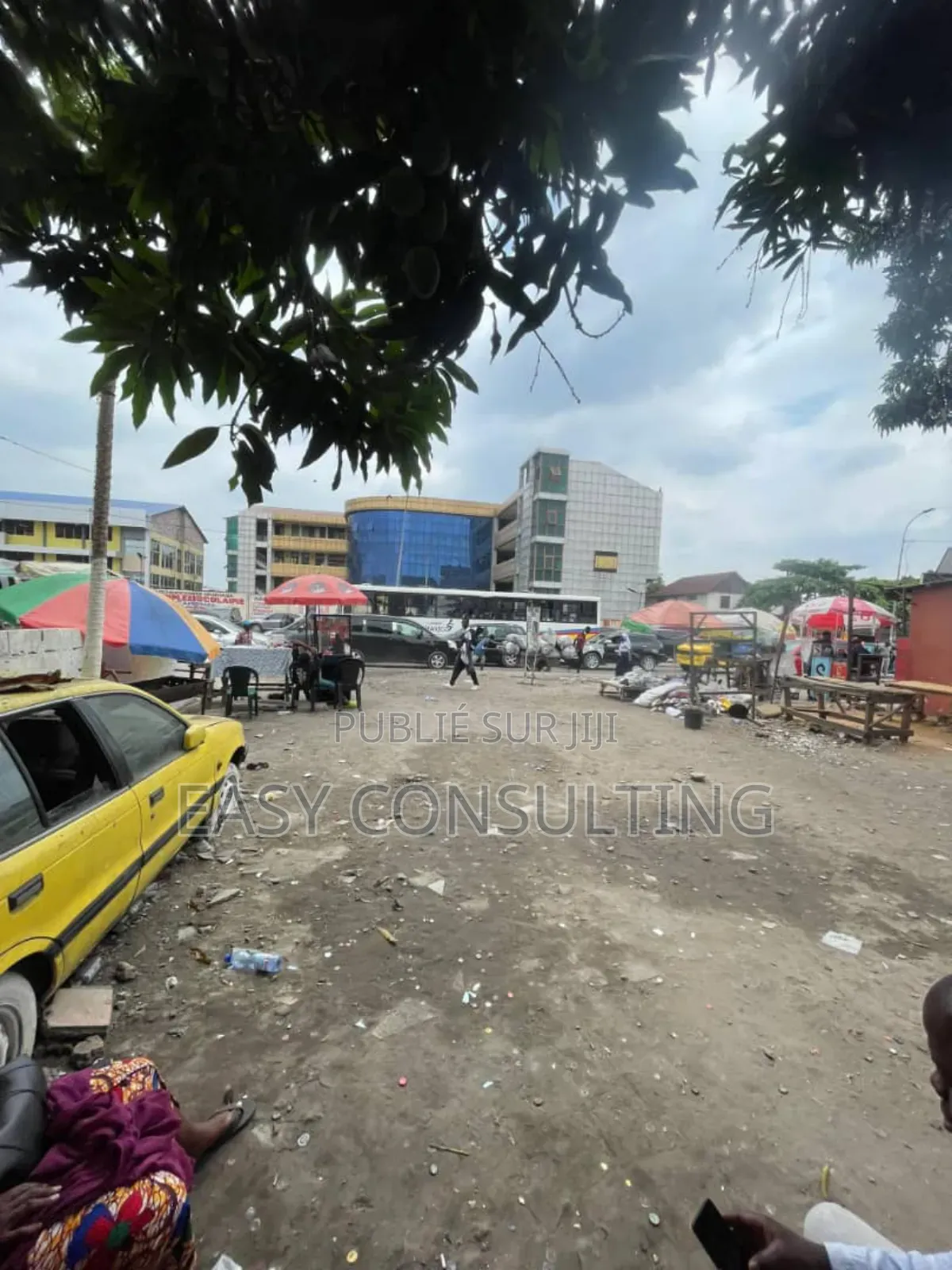 Parcelle Stratégique À Vendre Sur Macadam – Kalamu, Quartier 20 Mai