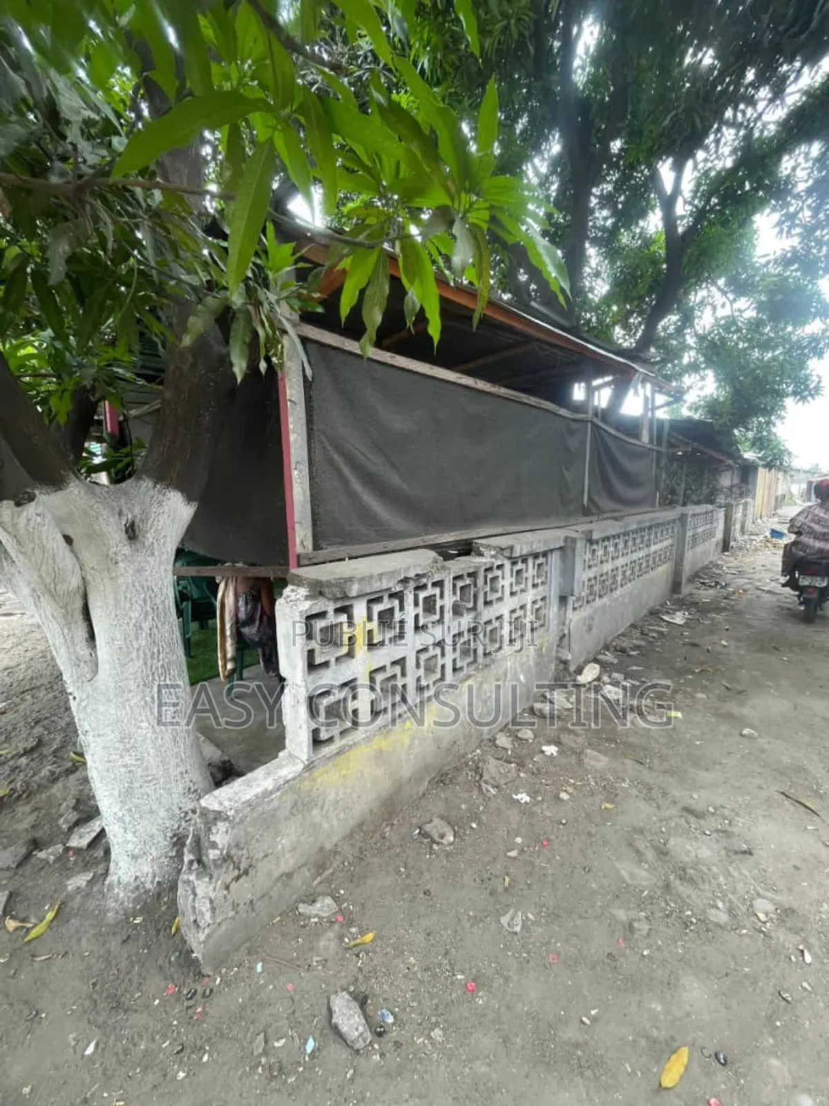 Parcelle Stratégique À Vendre Sur Macadam – Kalamu, Quartier 20 Mai