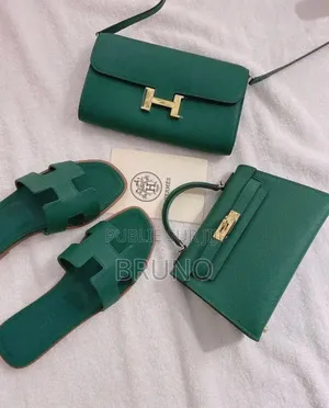 Les Sacs Avec Chaussures