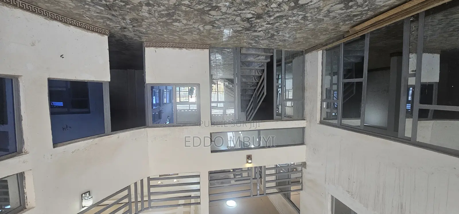 Bâtiment À Louer / Météo / Faustin