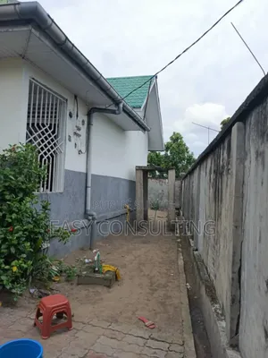 4chbre Villa dans Efobank, Nsele à Vendre