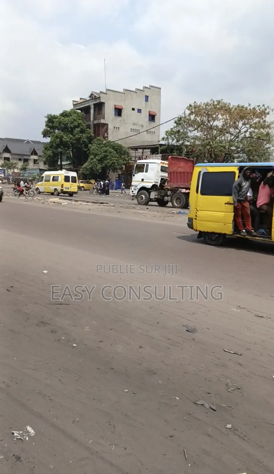 Parcelle Sur Boulevard Lumumba Au Q/ Efobank C/N'sele