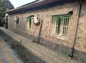 3chbre Villa dans Esplanade, Nsele à Vendre