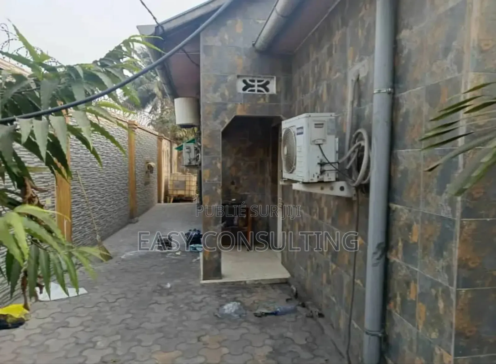 3chbre Villa dans Esplanade, Nsele à Vendre