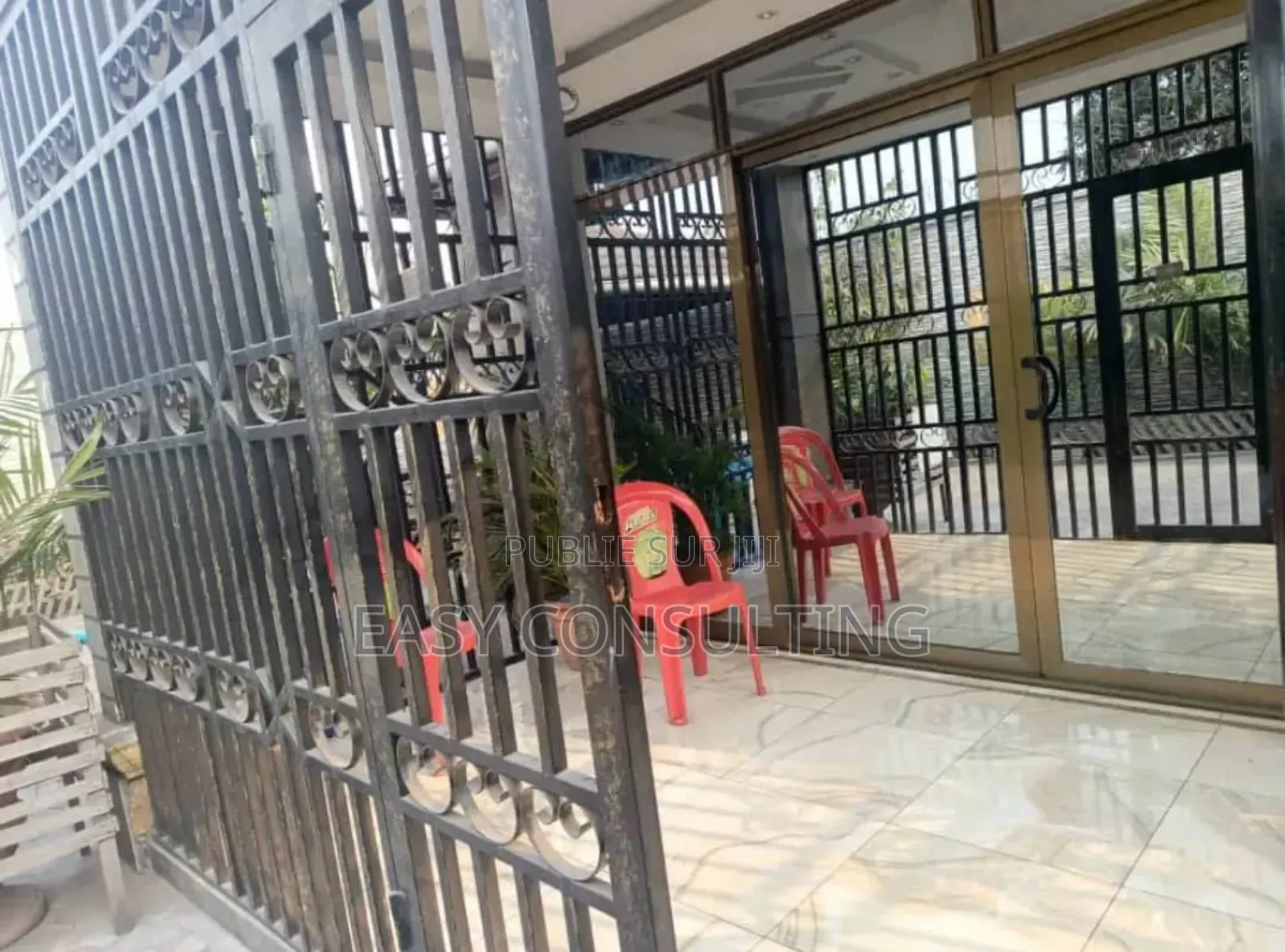 3chbre Villa dans Esplanade, Nsele à Vendre