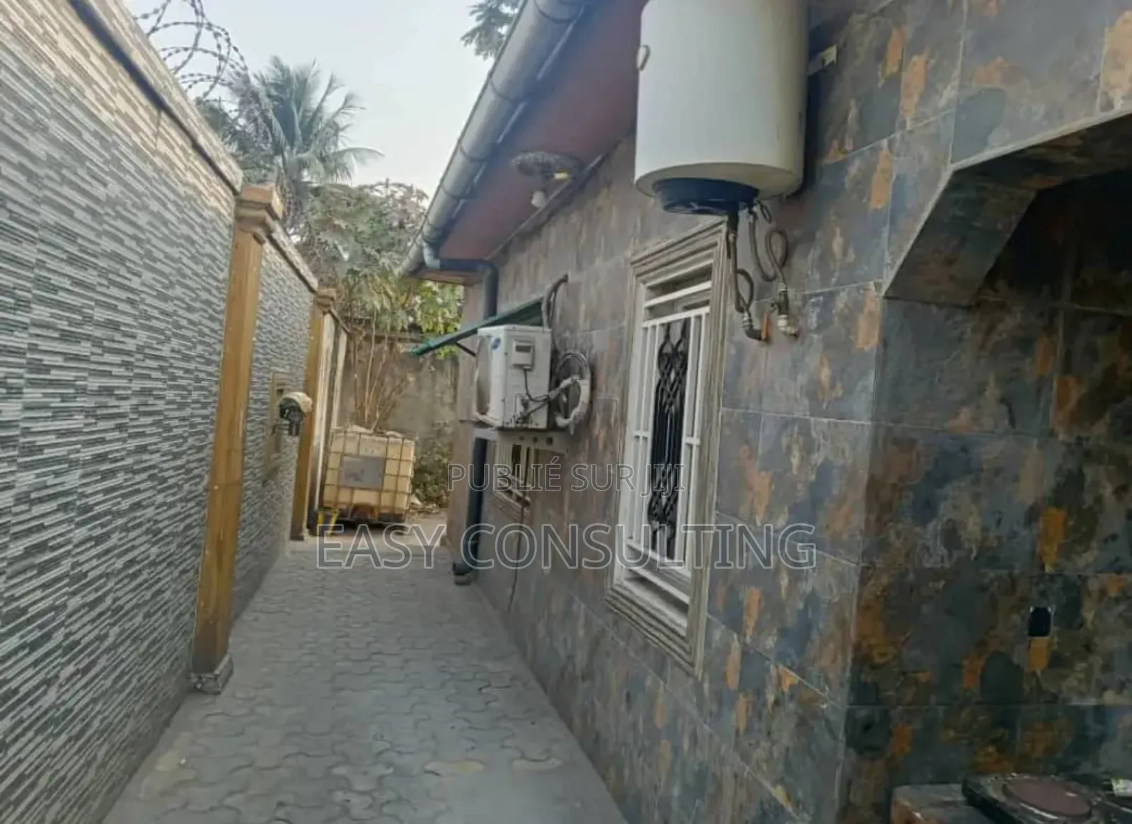 3chbre Villa dans Esplanade, Nsele à Vendre