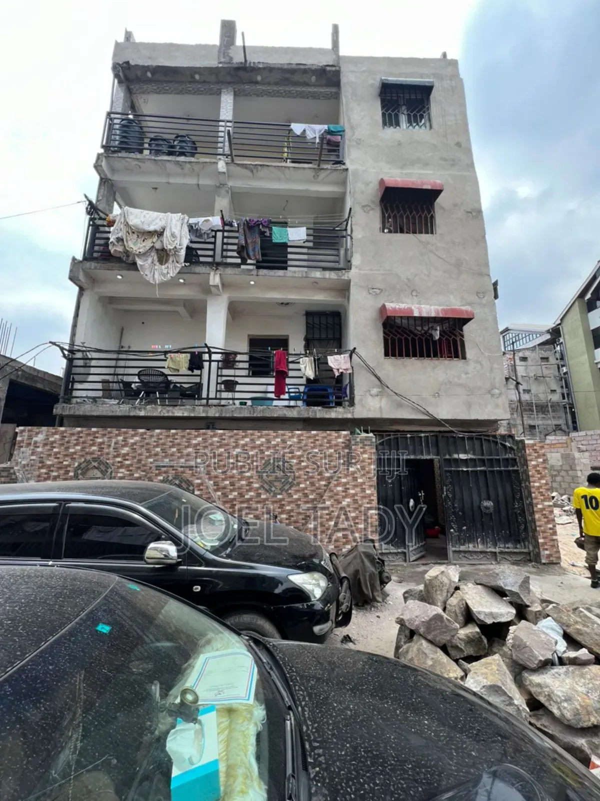 9chbre Blocs d'appartements dans Empire Suprême, Ngaliema à Vendre