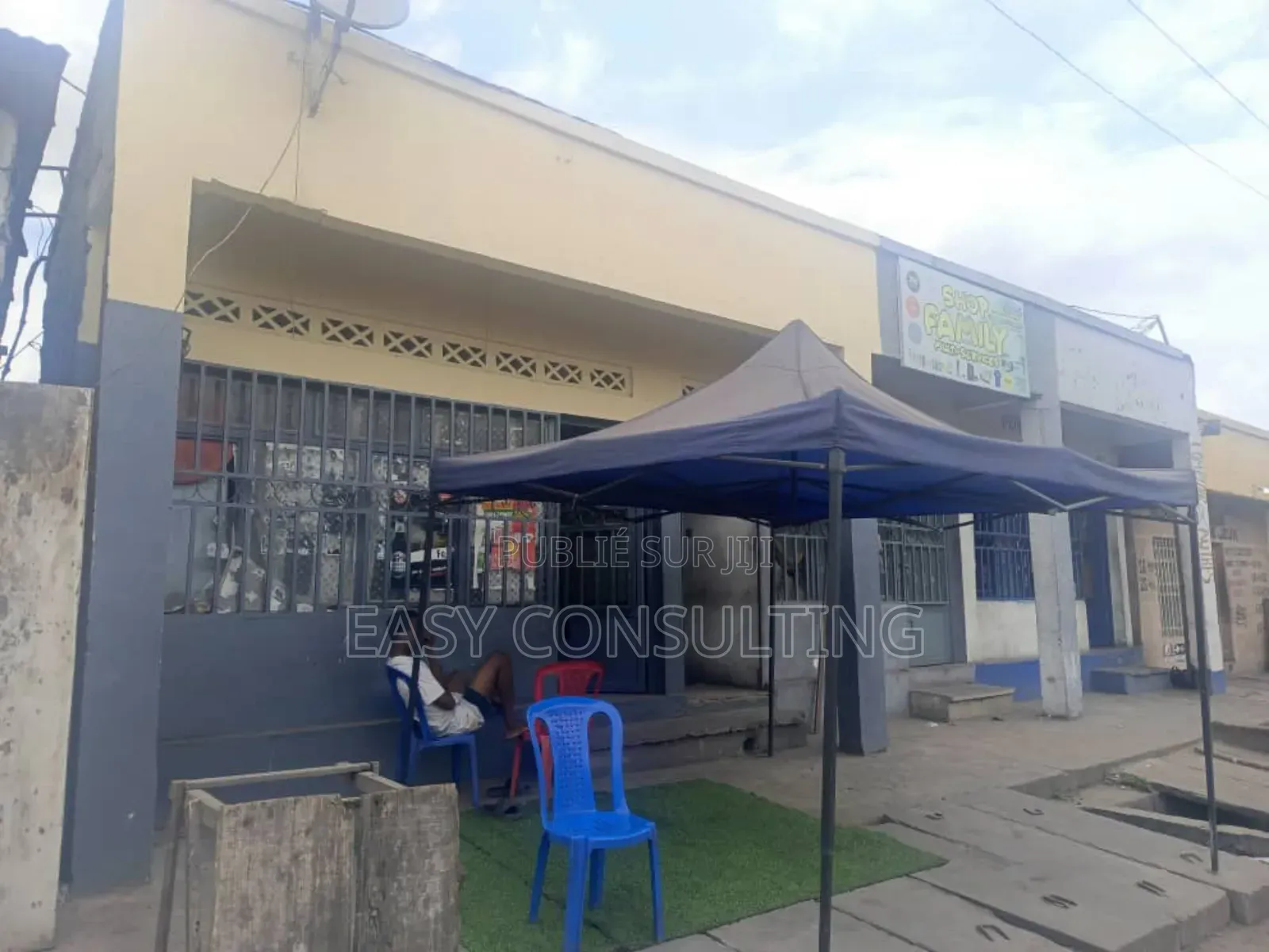 1chbre Villa dans Q6, Ndjili à Vendre