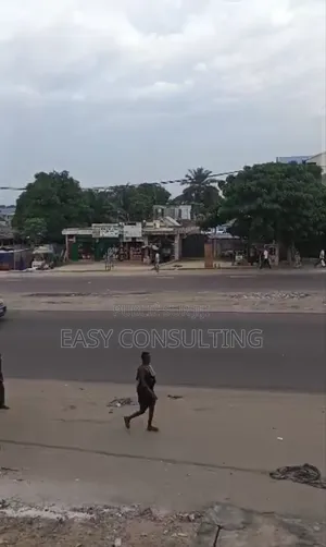 3chbre Villa dans Trois Paillotes, Nsele à Vendre