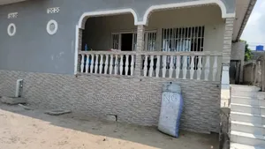 3chbre Villa dans Bât, Nsele à Vendre