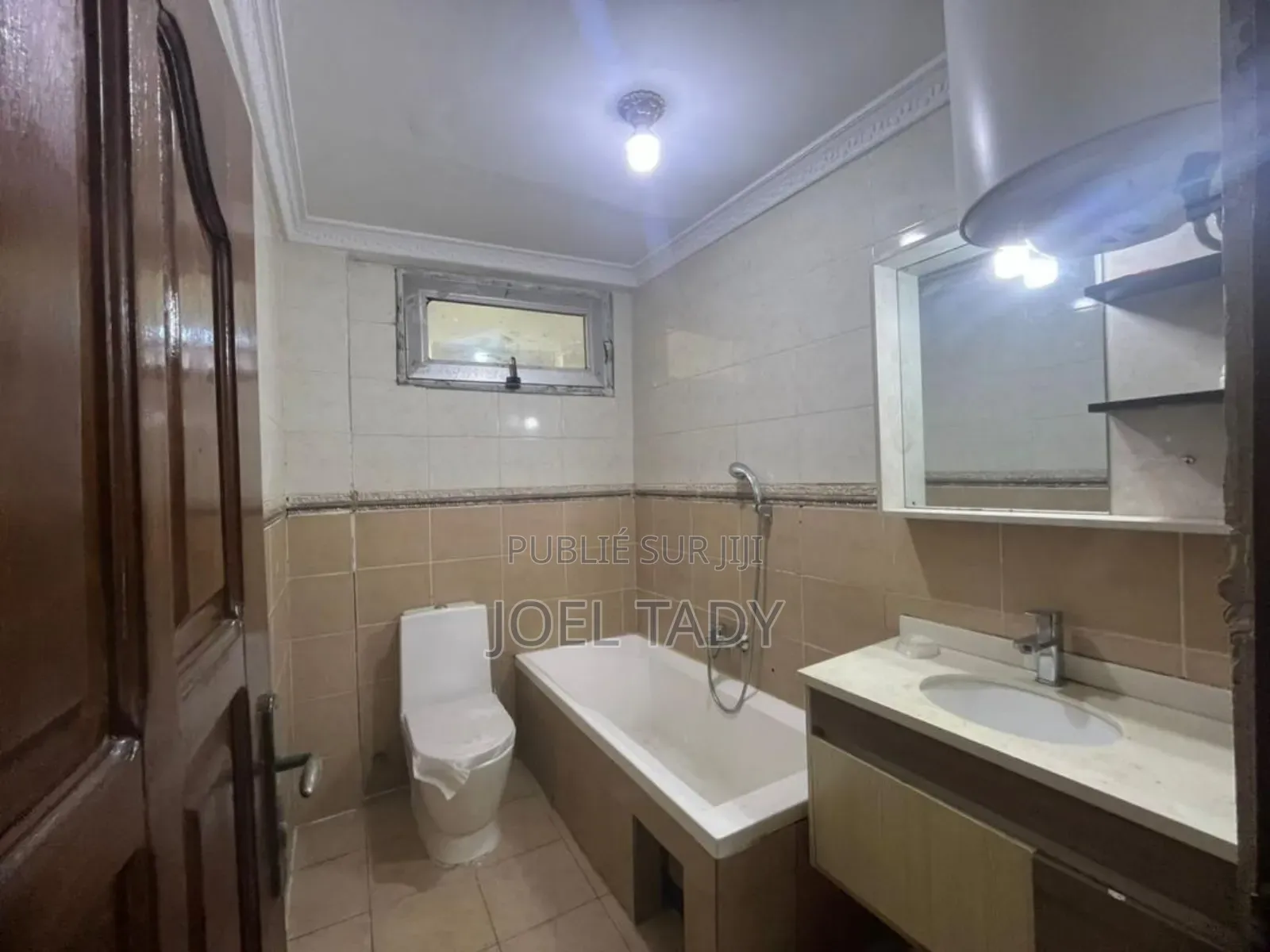 3chbre Appartement dans Empire Supreme, Ngaliema à Louer