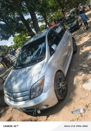 Toyota IST 2011 Gris
