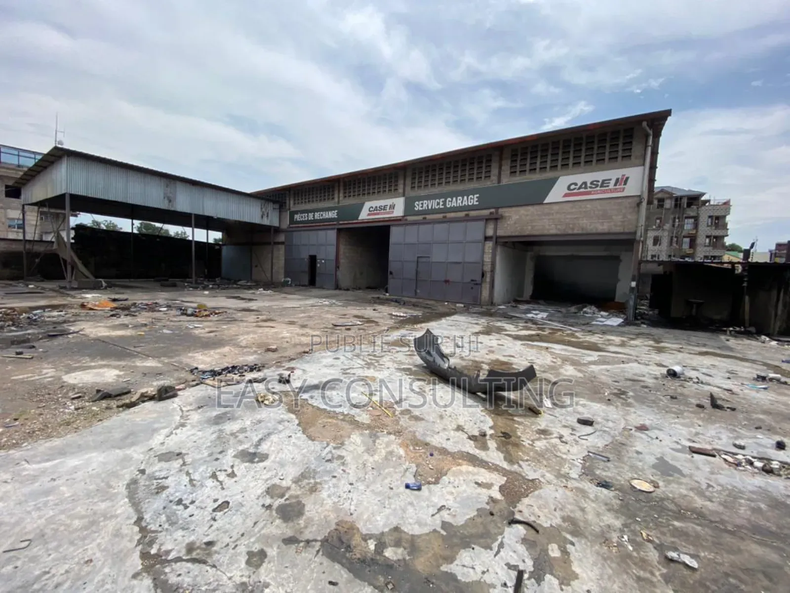 Concession 9 Portes + 3 Entrepôts en Location À Limete