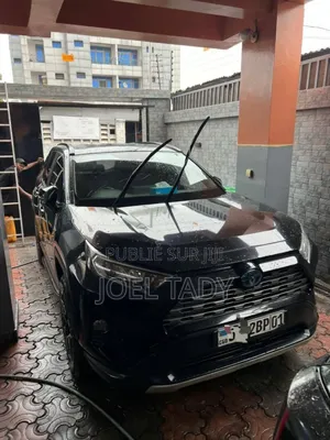 Toyota RAV4 Hybrid 2021 Blue