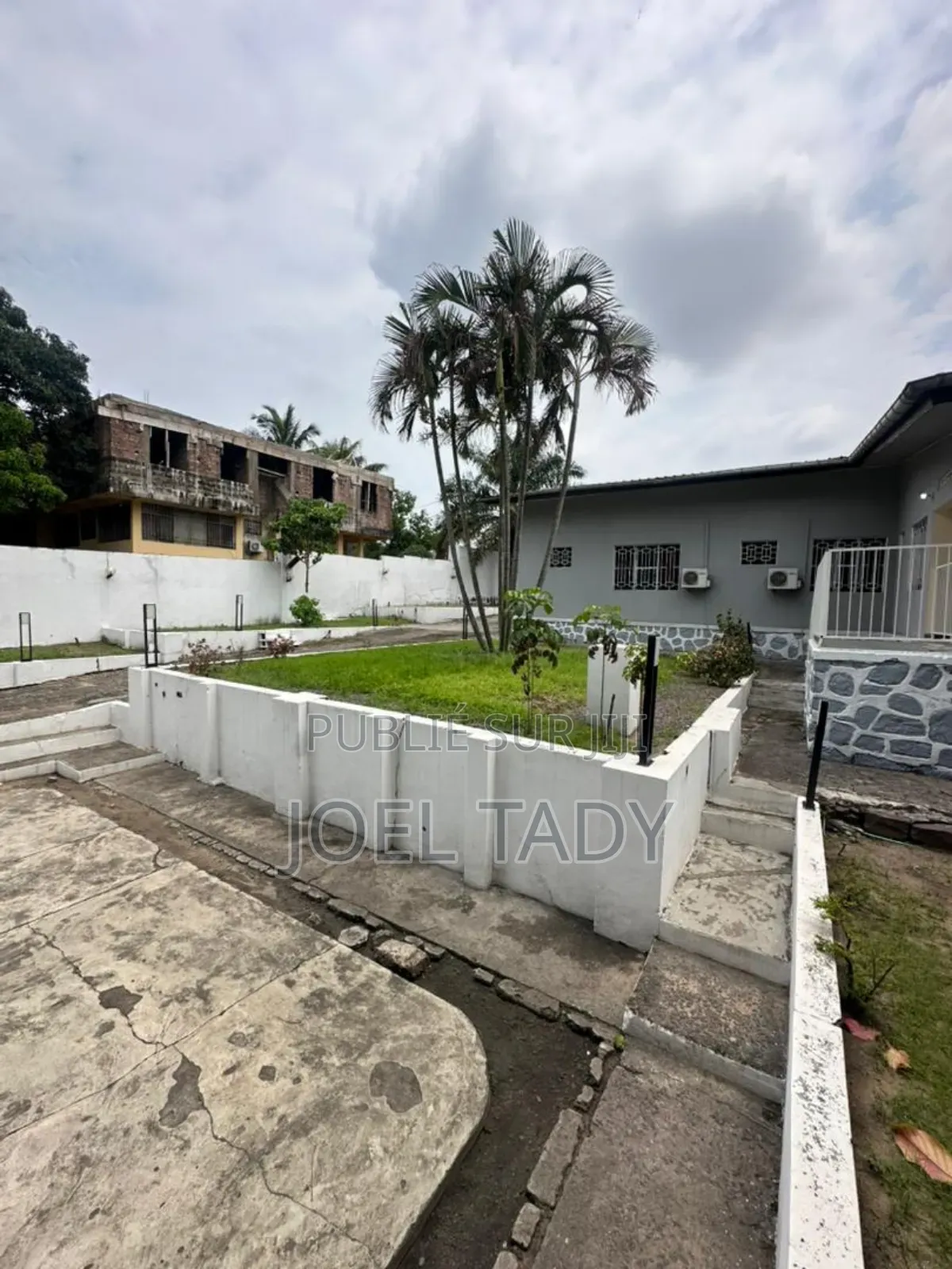 5chbre Villa dans Empire Supreme, Ngaliema à Vendre