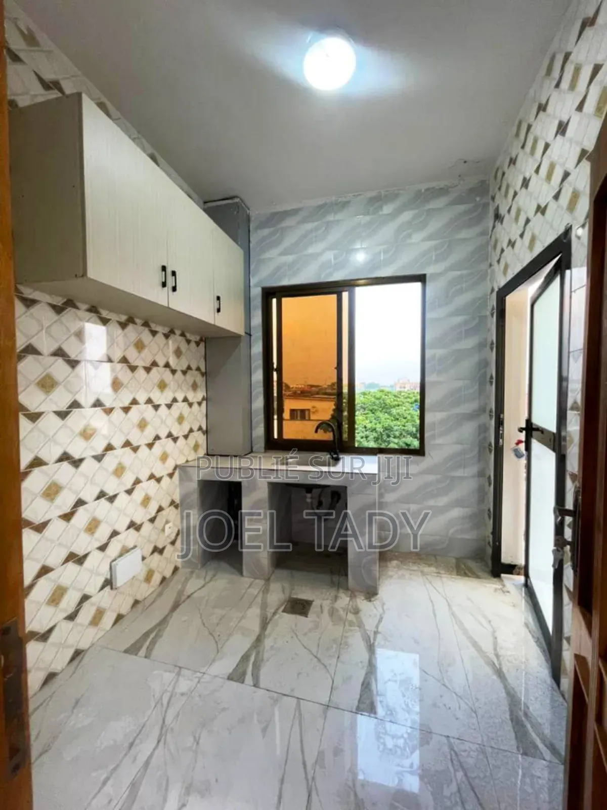 2chbre Appartement dans Empire Supreme, Ngaliema à Louer