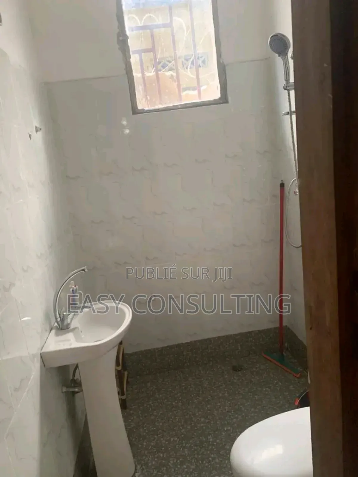 2chbre Villa dans Terre Jaune, Nsele à Vendre