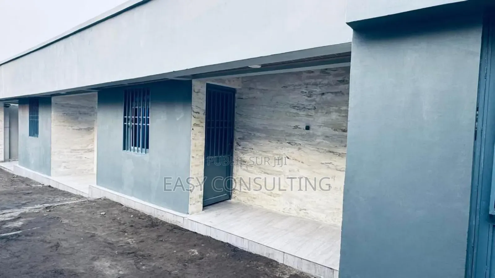 1chbre Villa dans Esplanade, Nsele à Vendre