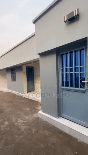 1chbre Villa dans Esplanade, Nsele à Vendre