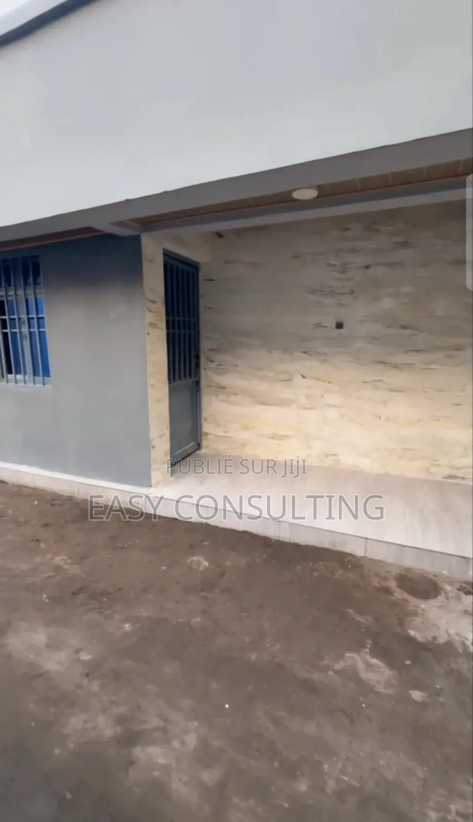 1chbre Villa dans Esplanade, Nsele à Vendre