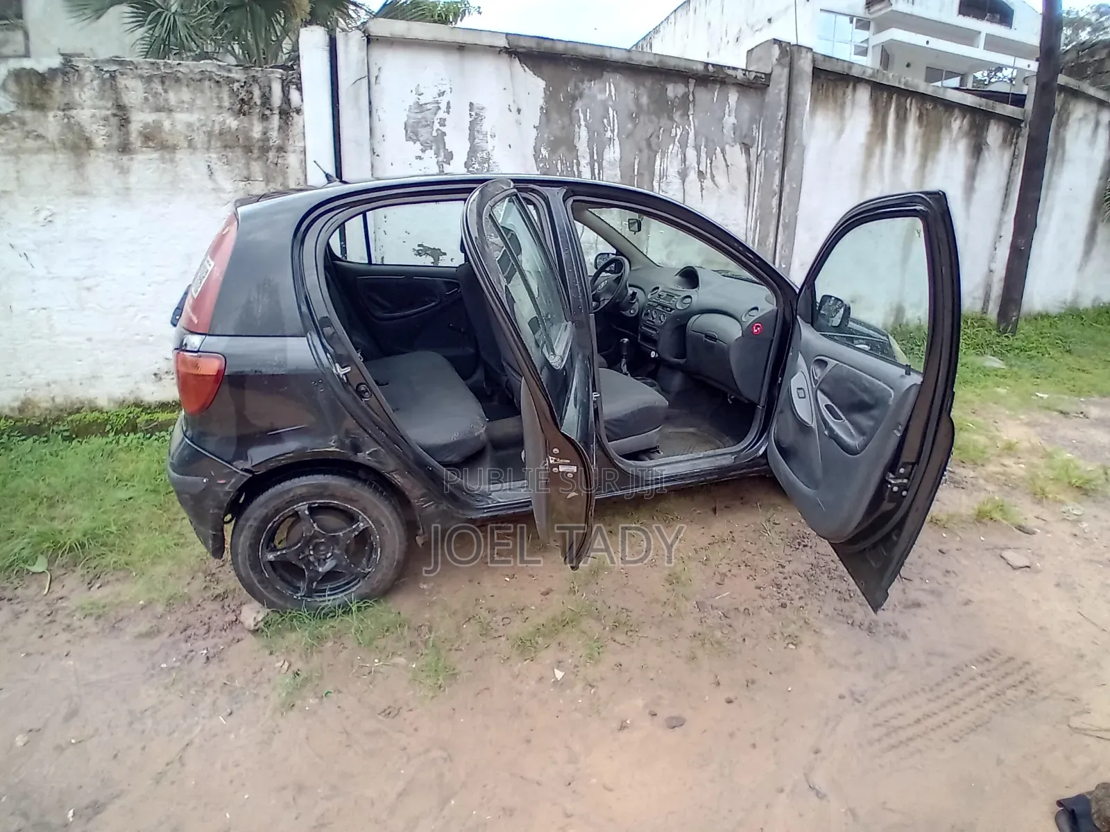 Toyota Vitz 2010 Black