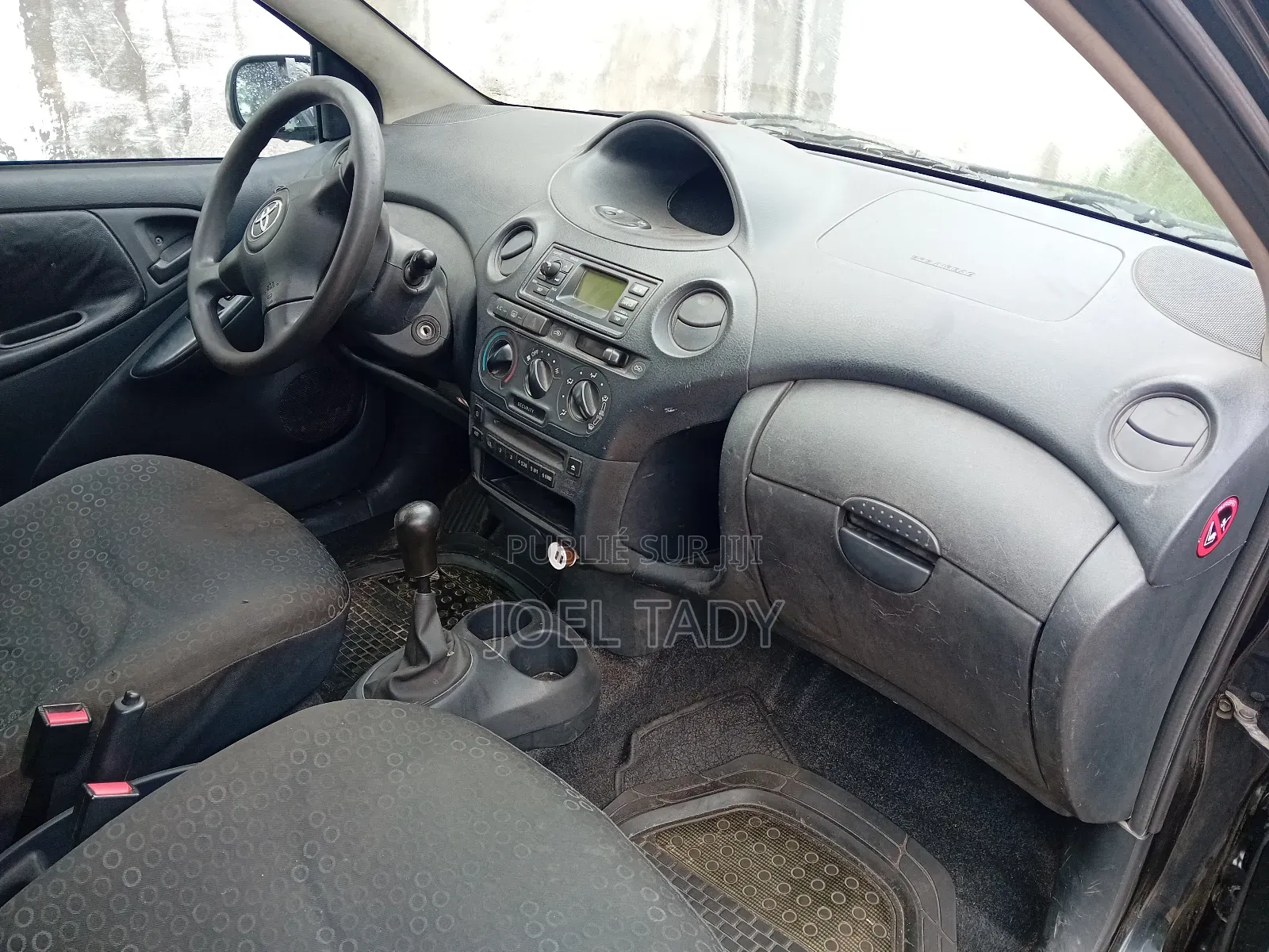 Toyota Vitz 2010 Black