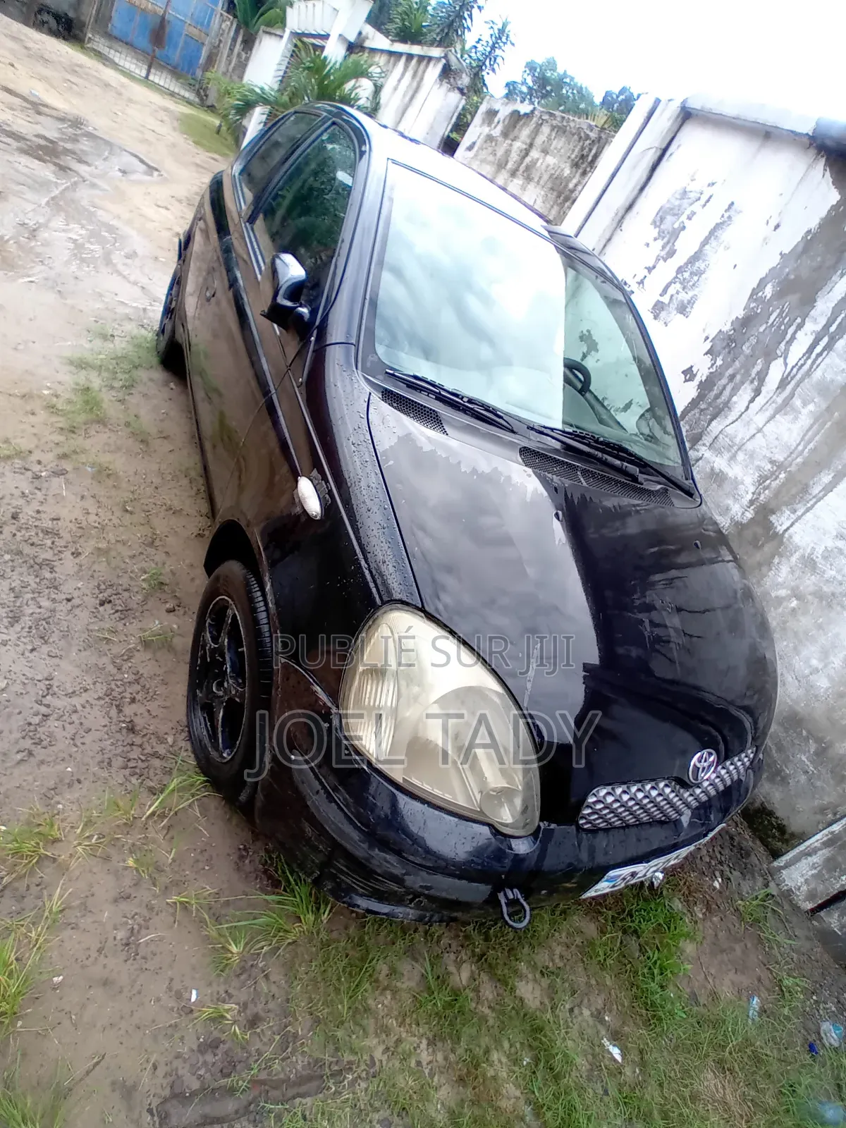 Toyota Vitz 2010 Black