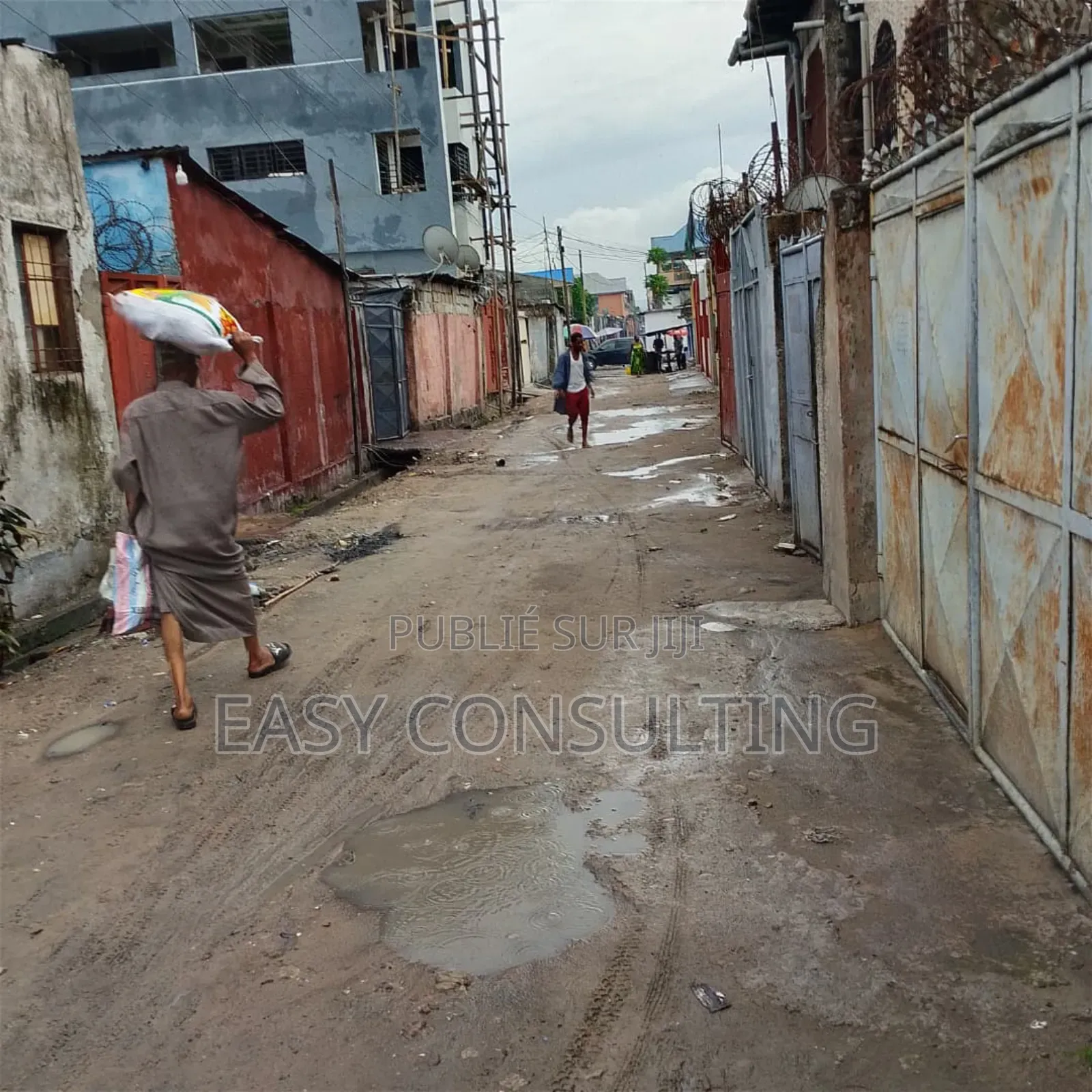 1chbre Villa dans Super, Lemba à Vendre
