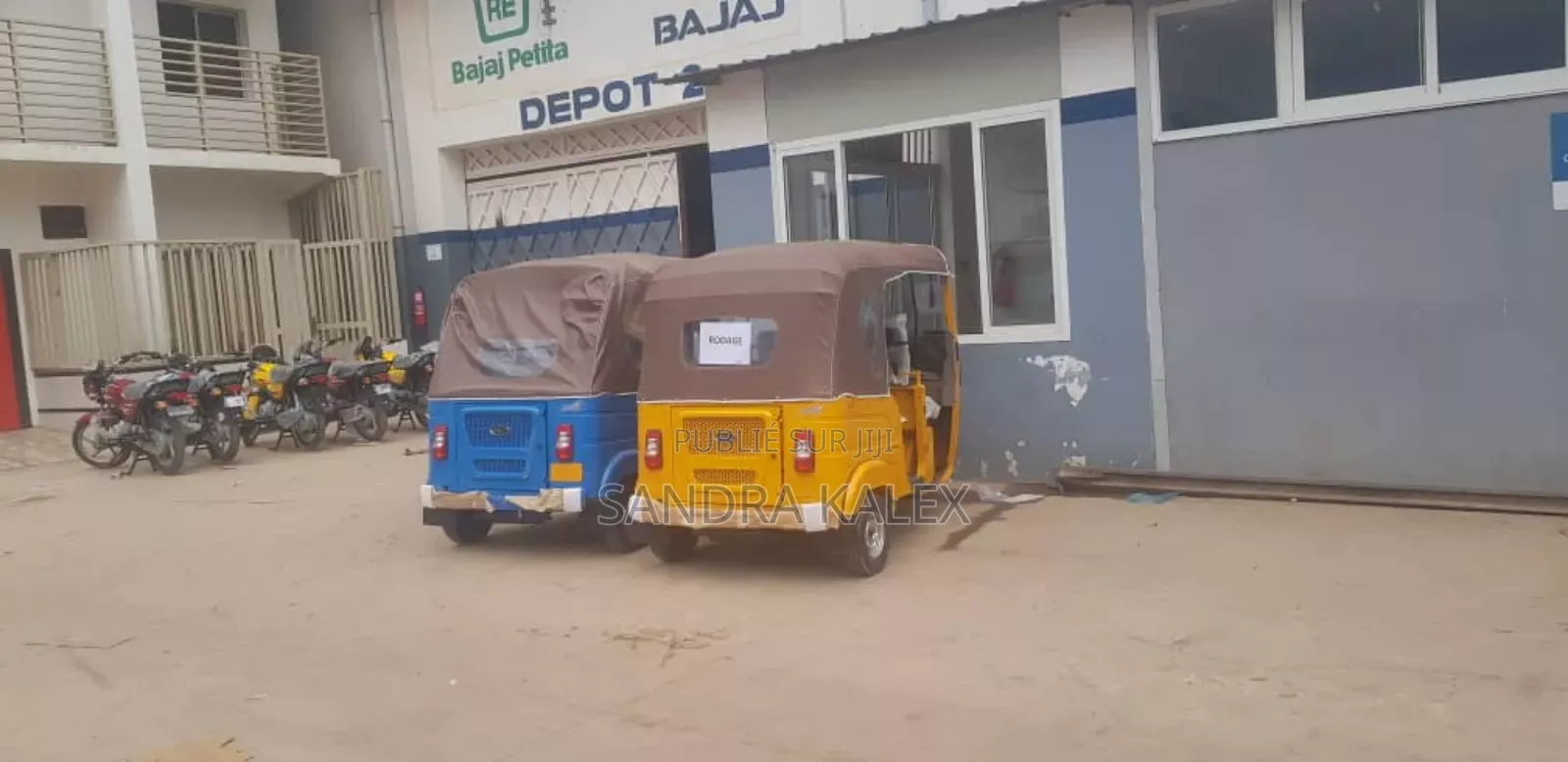 New Bajaj RE 2025 Jaune