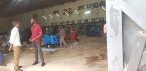 New Bajaj RE 2025 Jaune