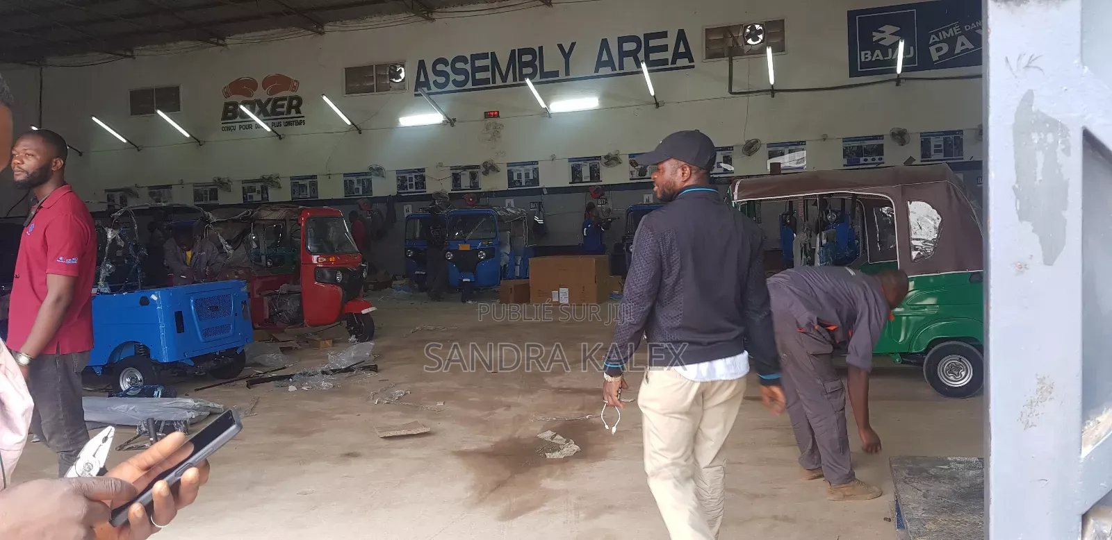 New Bajaj RE 2025 Jaune