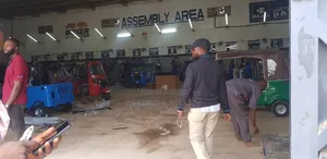 New Bajaj RE 2025 Jaune