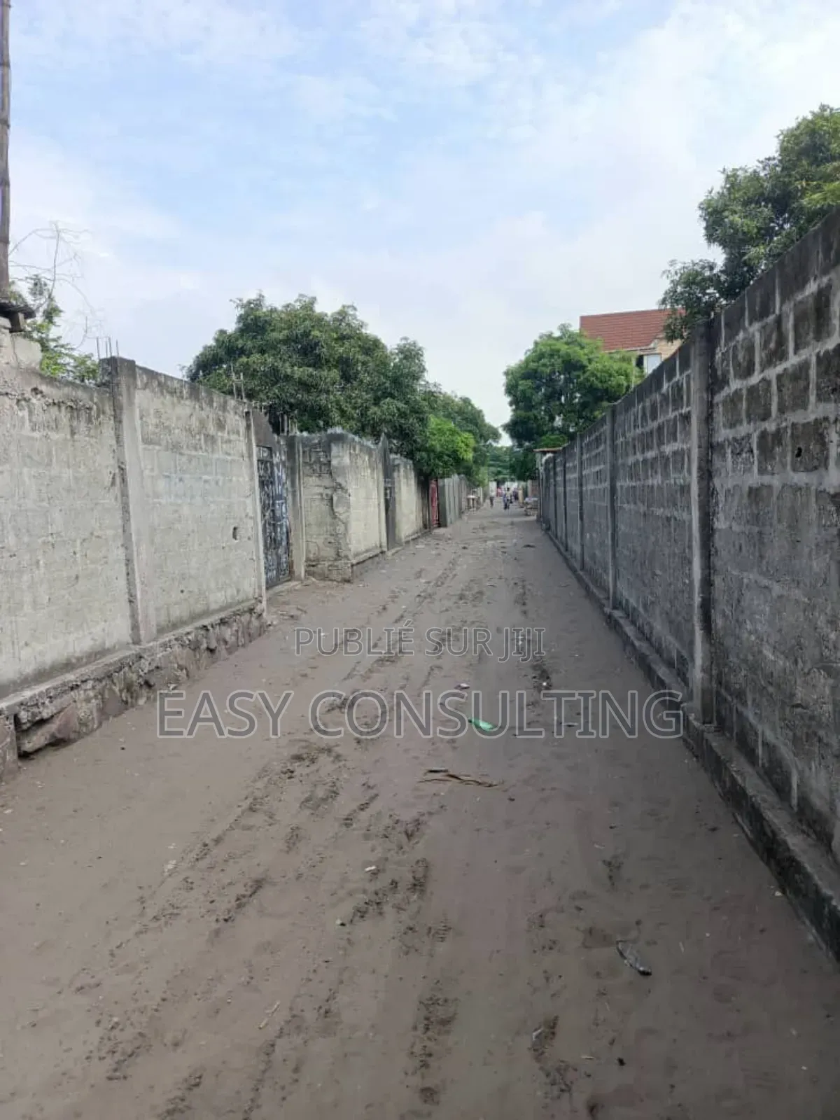 3chbre Villa dans Camp Pm, Nsele à Vendre