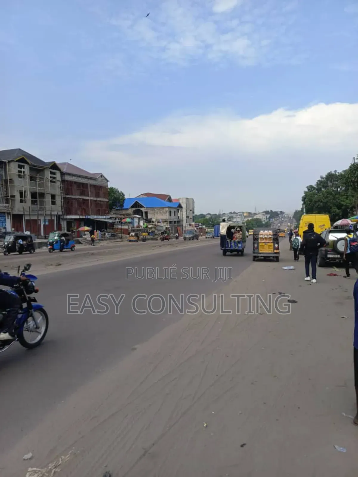 3chbre Villa dans Camp Pm, Nsele à Vendre